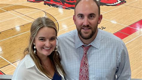 Mckenzie Pierce Named New Varsity Head Coach for Boys。